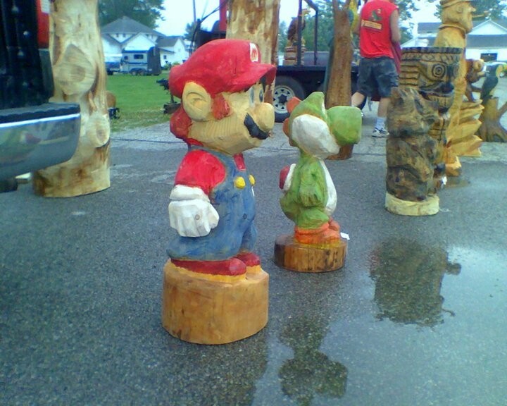 Скульптура Марио издерева