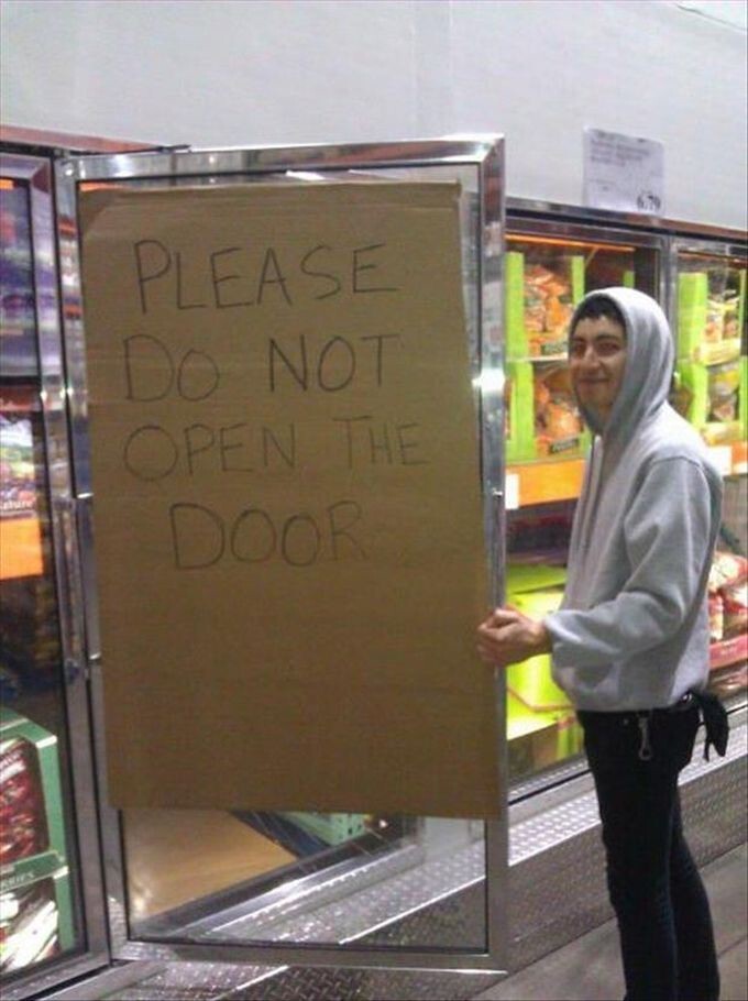 Пожалуйста, не открывайте дверь!