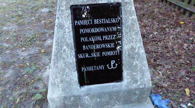 Погибшим от бандеровских выродков, Польша уничтожает памятники УПА