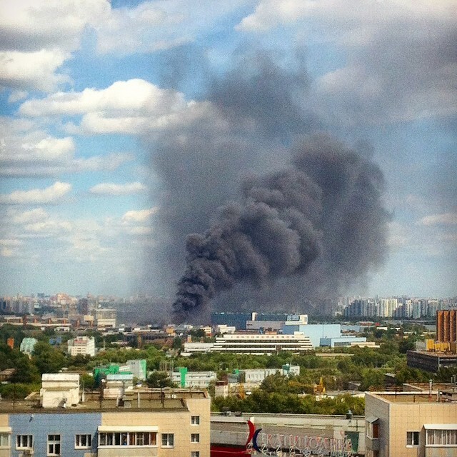 В Москве горит завод «ЗИЛ»