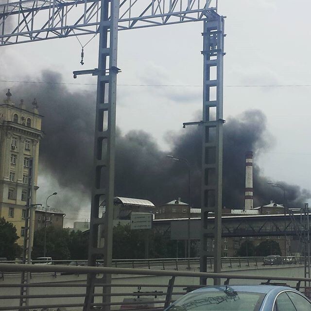 В Москве горит завод «ЗИЛ»