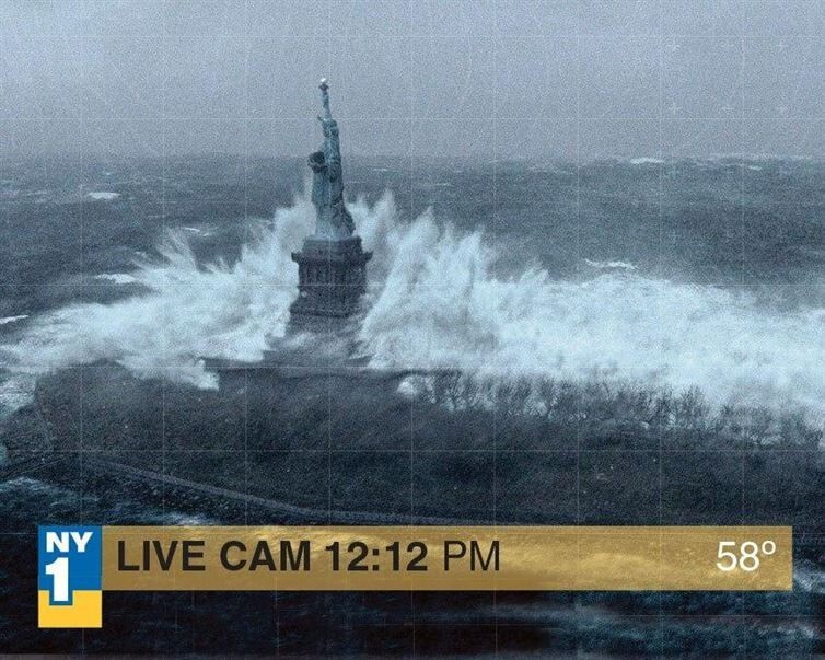 1. Многие думают, что эта фотография сделана во время урагана Сэнди, но на самом деле это кадр из фильма "Послезавтра" 