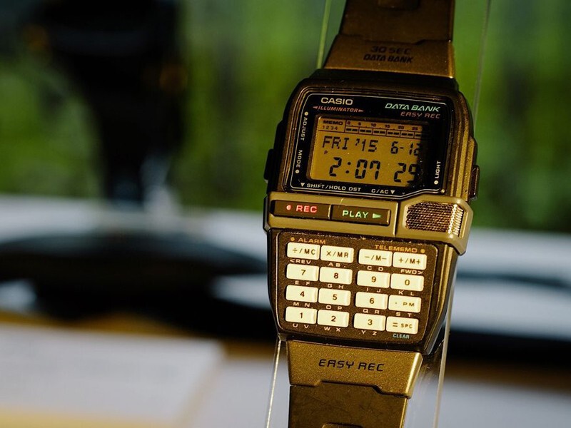 История первых умных часов от Casio 