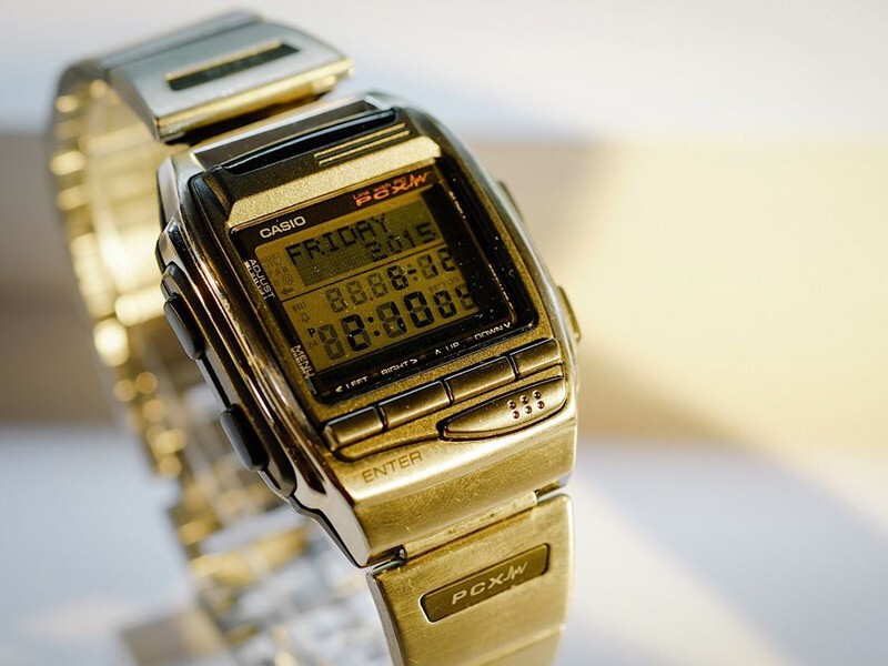 История первых умных часов от Casio 