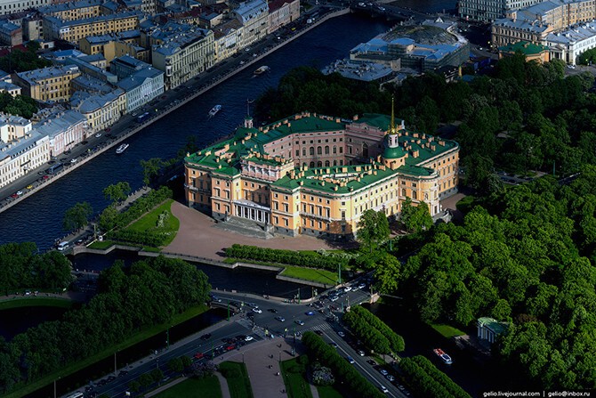 Михайловский замок — бывший императорский дворец, построенный по заказу императора Павла I на рубеже XVIII—XIX веков и ставший местом его смерти.