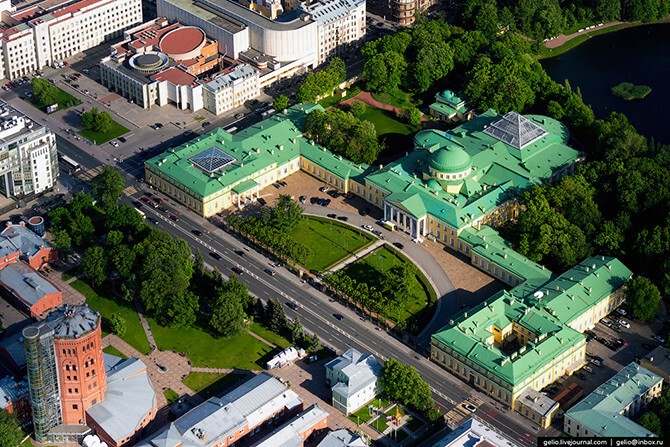 Таврический дворец — штаб-квартира Межпарламентской ассамблеи государств — участников СНГ. 