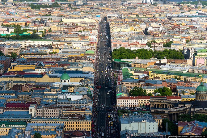 Невский проспект — главная улица Санкт-Петербурга. 