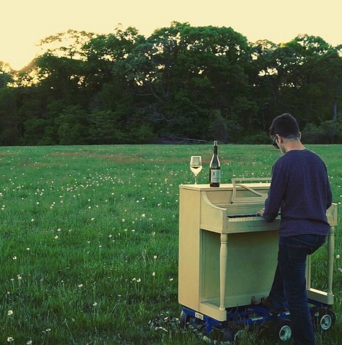 Этот человек путешествует по миру со своим пианино в течение 5 лет