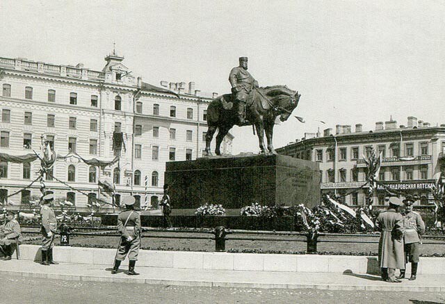 В честь императора Александра III в Российской империи было установлено около сорока памятников
