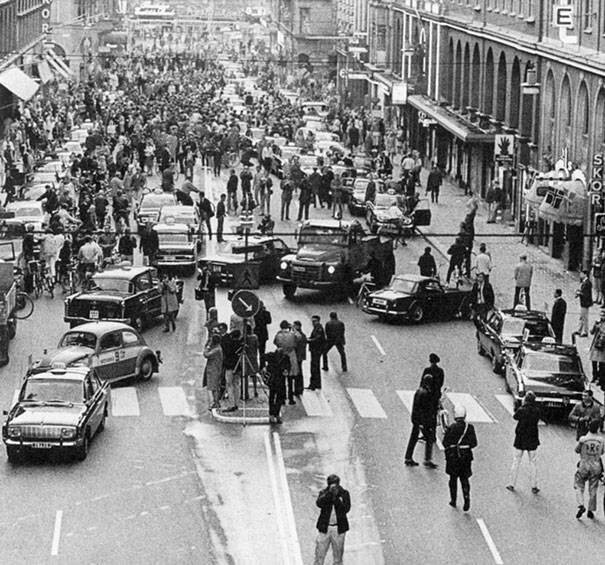 22. Первое утро в Швеции после смены направления движения с левостороннего на правосторонее, 1967 год