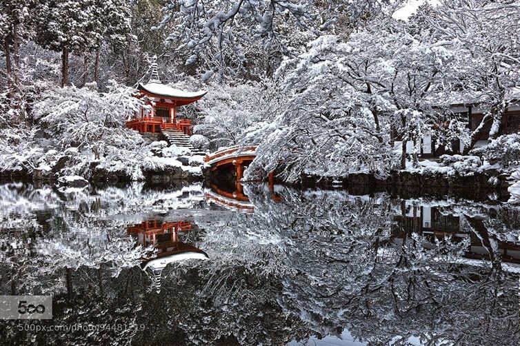 4. Храм в Киото, Япония, после снегопада
