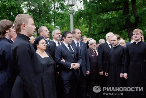 Самозванцы Романовы просят защиты от самозванцев и резиденцию.