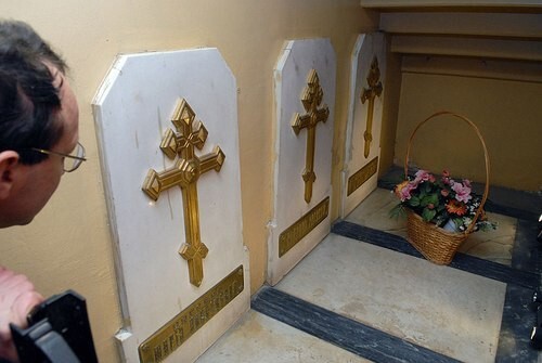 Самозванцы Романовы просят защиты от самозванцев и резиденцию.