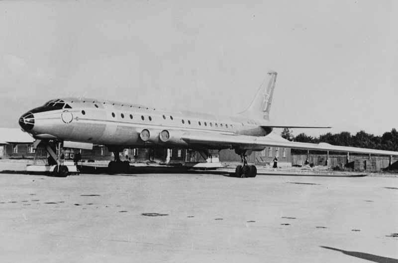 Ту-104-первый советский реактивный пассажирский самолёт