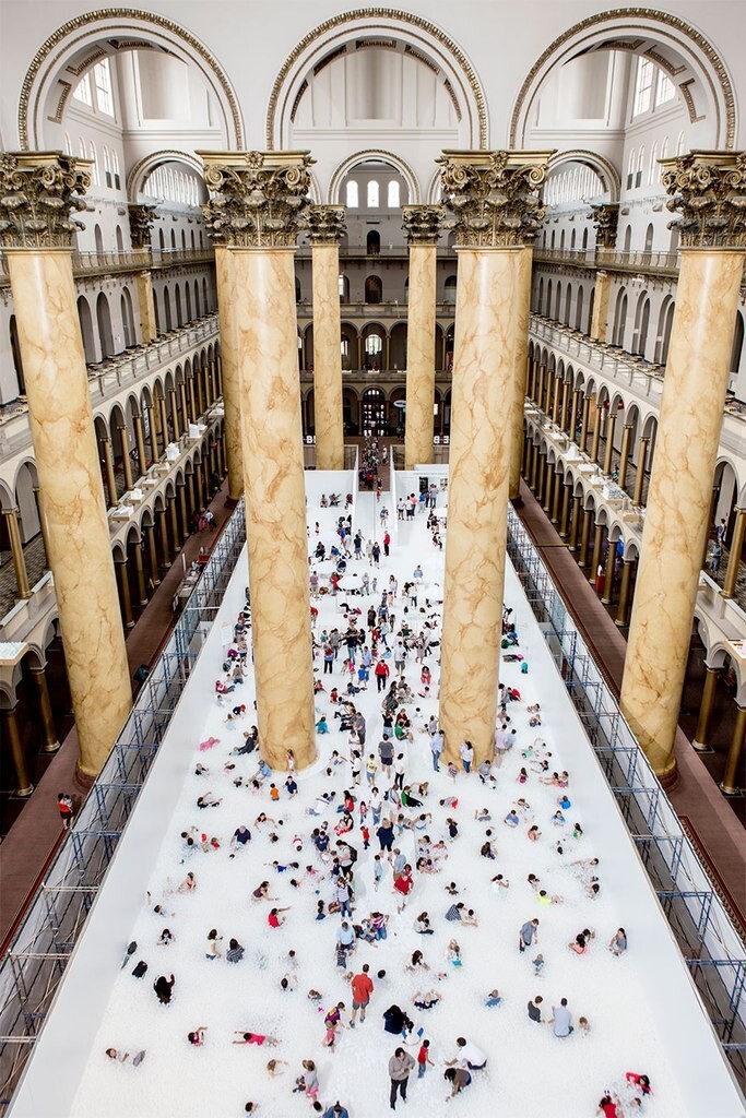 Миллион белых пузырей в музее Вашингтона  Удивительное в Национальном 