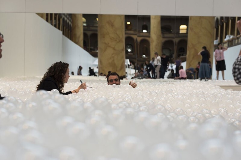 Миллион белых пузырей в музее Вашингтона  Удивительное в Национальном 