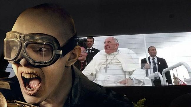 Водитель Папы Римского сделал селфи с понтификом