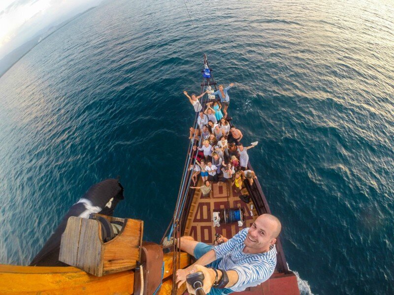 Селфи на корабле по островам Индонезии