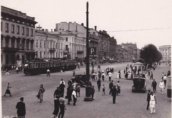 Невский проспект.  1932—1934 гг.