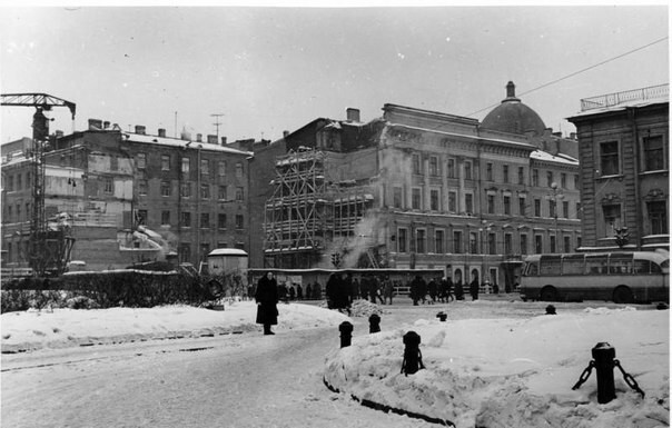 Строительство вестибюля метро Невский проспект.  1965—1966 гг.