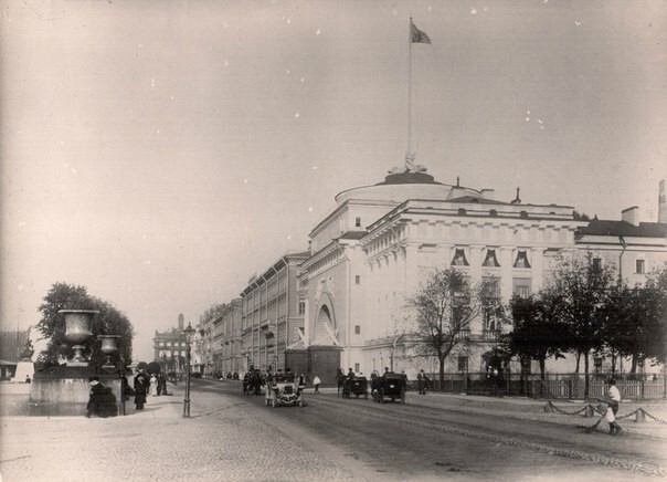 Адмиралтейская набережная.  1910—1912 гг.
