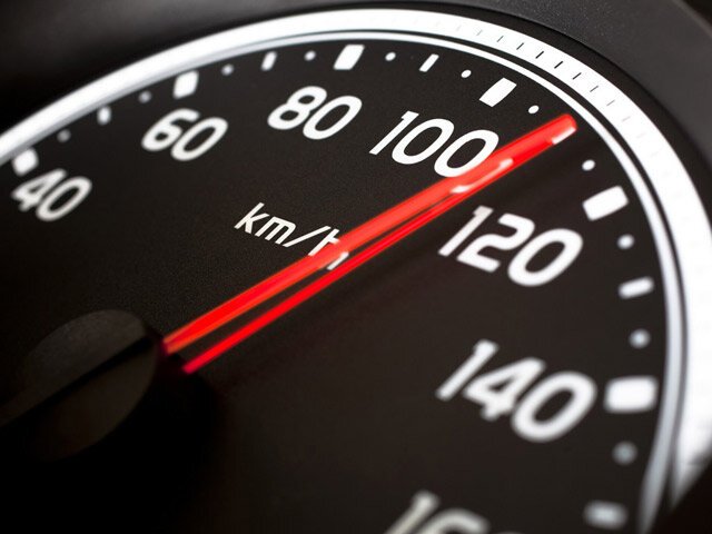 Математика: Расстояние между пунктами А и В автомобиль проехал за 1,2 часа, а автобус за 2,1 часа. Найдите скорость автобуса, если он двигался на 30 км/ч медленнее автомобиля.