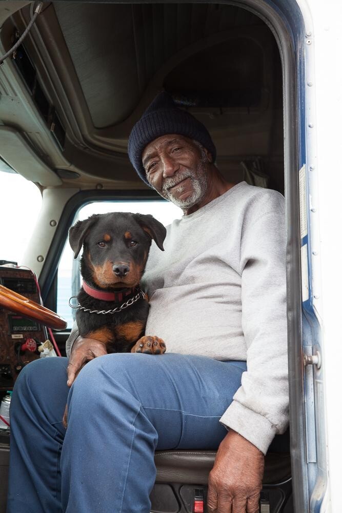 75-летний Эдди Эдвардс. Водит грузовик уже 55 лет.