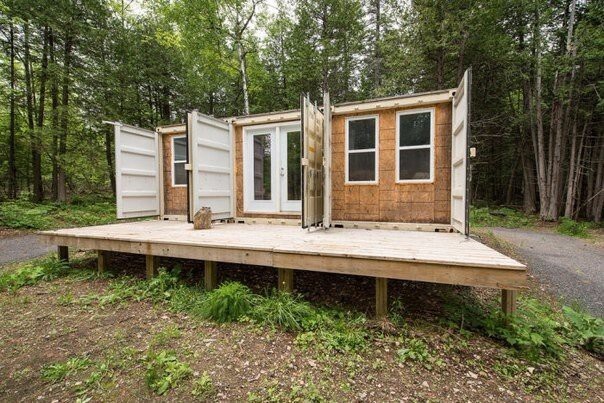 Бюджетное мужское жилище в лесу