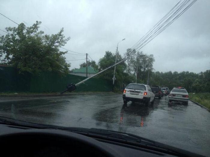 Хабаровск пострадал от мощного циклона, принесшего ураган