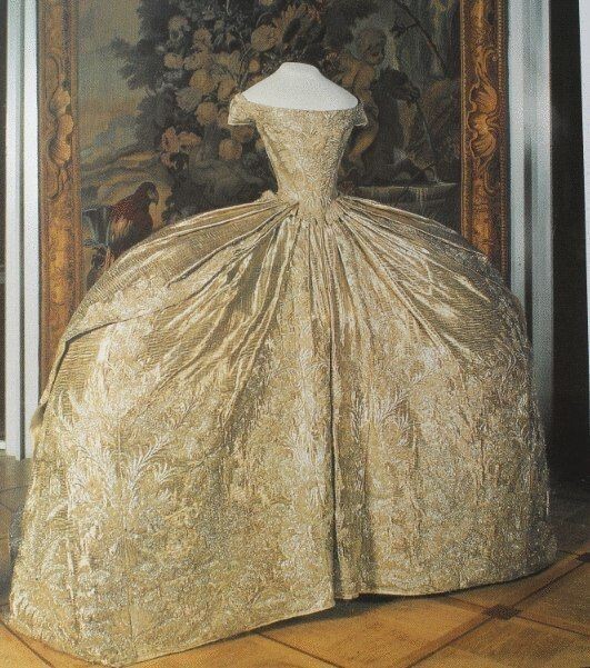 Свадебное платье будущей императрицы Екатерины II
