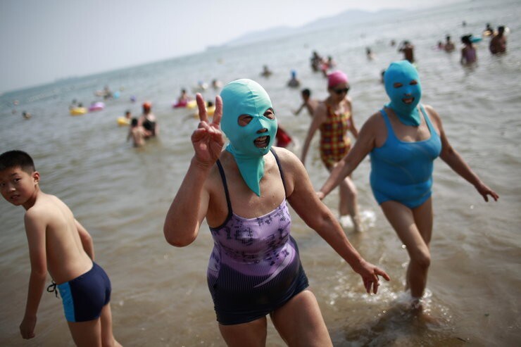 Эта пляжная маска на лицо называется «Face-kini».