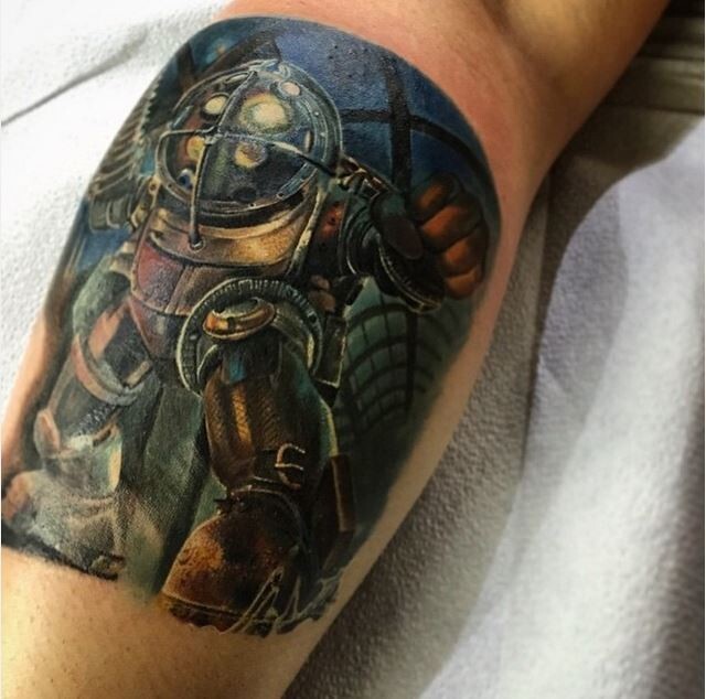2. Эта татуировка по BioShock так реалистична, что сложно в это поверить!