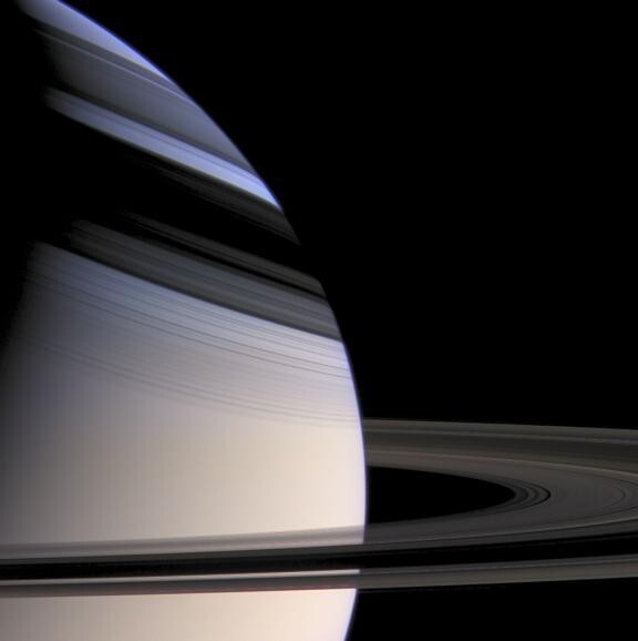 Сатурн и его кольца.