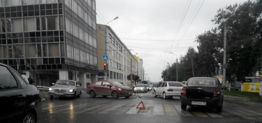 ДТП на перекрестке в Ижевске