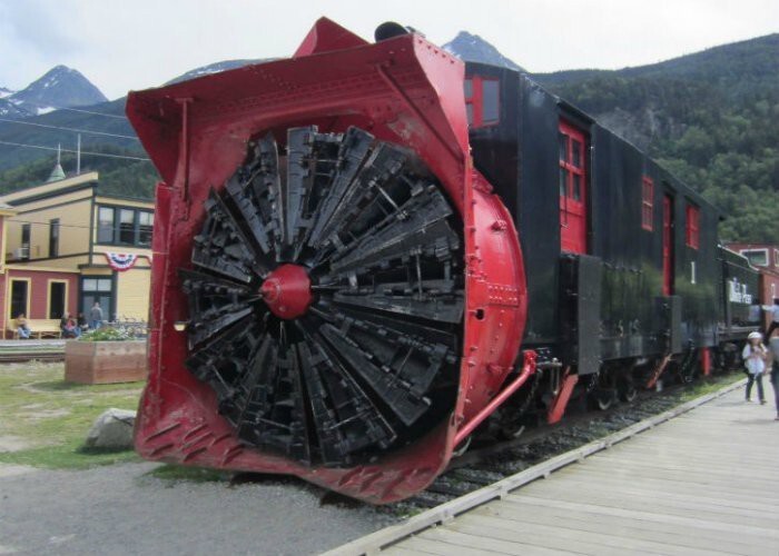  Роторный снегоочиститель для железной дороги