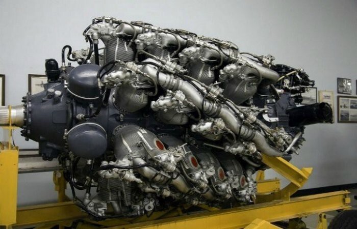 Двадцативосьмицилиндровый двигатель Pratt & Whitney Aircraft Engine