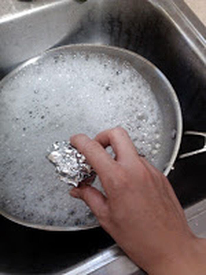 5. Очистите посуду от сильных загрязнений