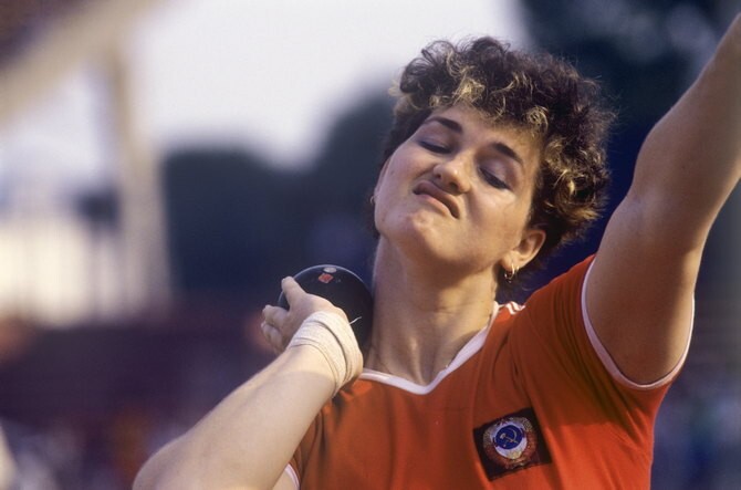Толкание ядра, женщины, Наталья Лисовская - 22,63 метра (1987 год)