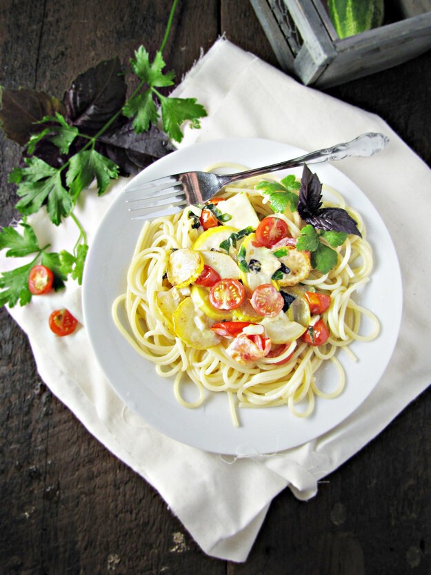 24. Спагетти с кабачками и помидорами