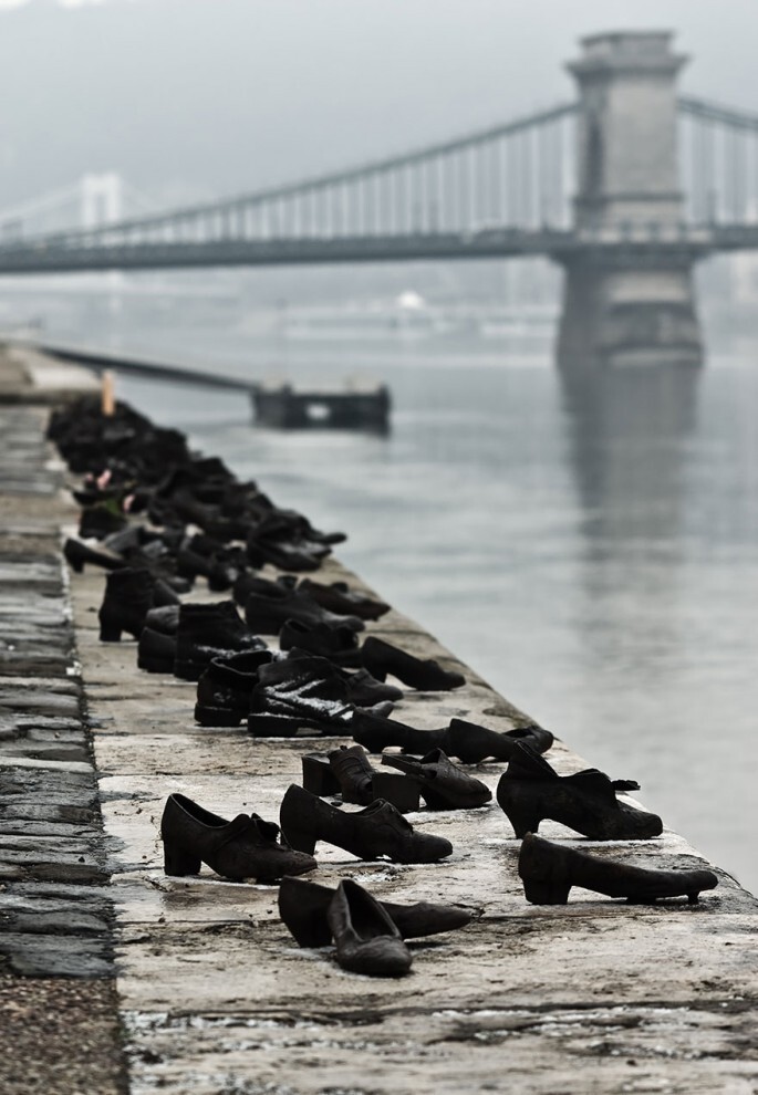 Обувь на берегу Дуная. Будапешт, Венгрия.