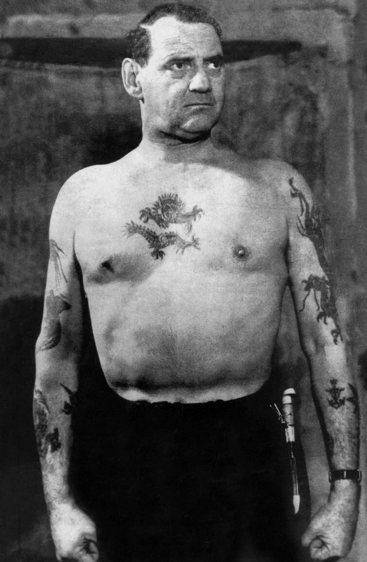 Фредерик IX (1899-1972) - последний равнокровный династический король Дании. В народе называемый «Король–моряк» и «Татуированный король"