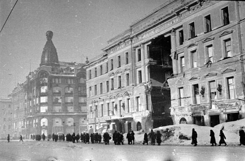 Дом Энгельгардта. 6 ноября 1941 прямое попадание авиабомбы.