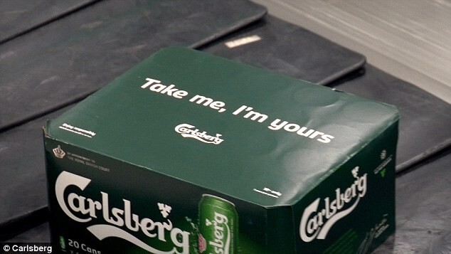 Пассажиры лондонского аэропорта получили пиво вместо багажа