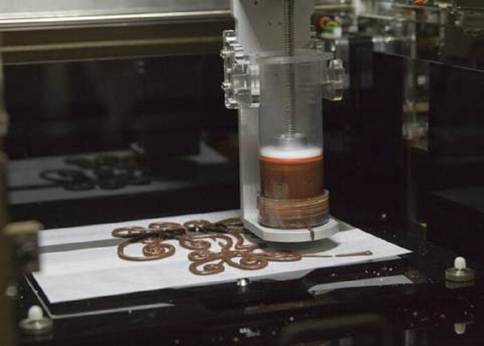7. Необычный принтер, печатающий шоколадом
