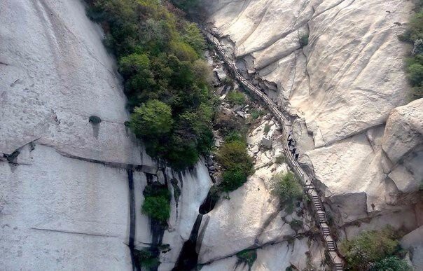 Пешеходный маршрут смерти на горе Хуашань 