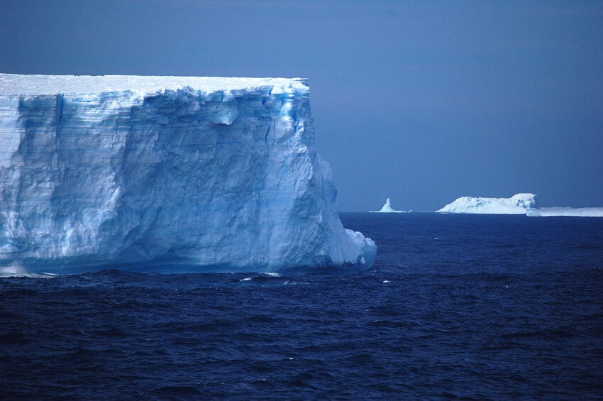  Айсберги в Южном океане. 