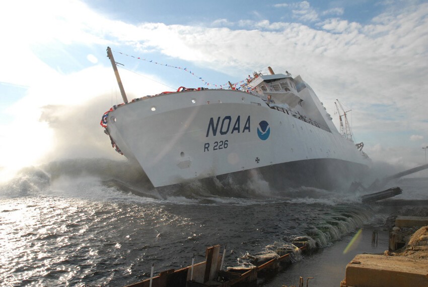 Корабль организации NOAA, чьи снимки мы смотрим.