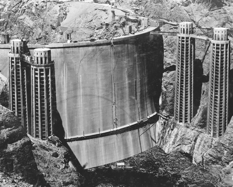 15. Плотина Гувера еще не заполненная водой, 1935 год