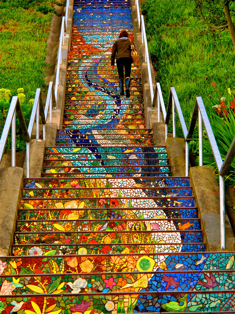 2. Разноцветная мозаика на лестнице в Сан-Франциско
