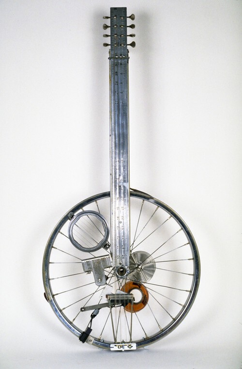 11. Гитара-велосипедное колесо